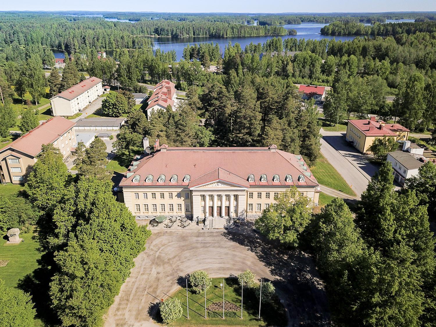 Hotelli-Ravintola Maentaen Klubi Mänttä Exteriör bild